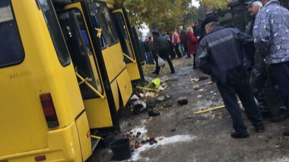 Во Львове в результате столкновения автобуса с деревом пострадало 19 человек