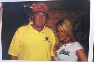 Адвокат по правам женщин продемонстрировала совместную фотографию Трампа и Дрейк