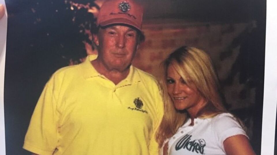 Адвокат по правам женщин продемонстрировала совместную фотографию Трампа и Дрейк