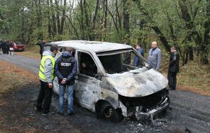 Сгоревший микроавтобус с телами трех инкассаторов был найден в 100 метрах от трассы Киев – Чернигов