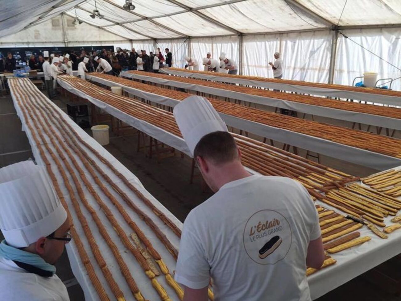 Выручку от продажи суперэклера направили на благотворительность