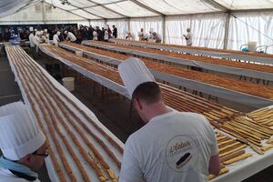 Выручку от продажи суперэклера направили на благотворительность