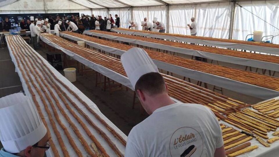 Выручку от продажи суперэклера направили на благотворительность