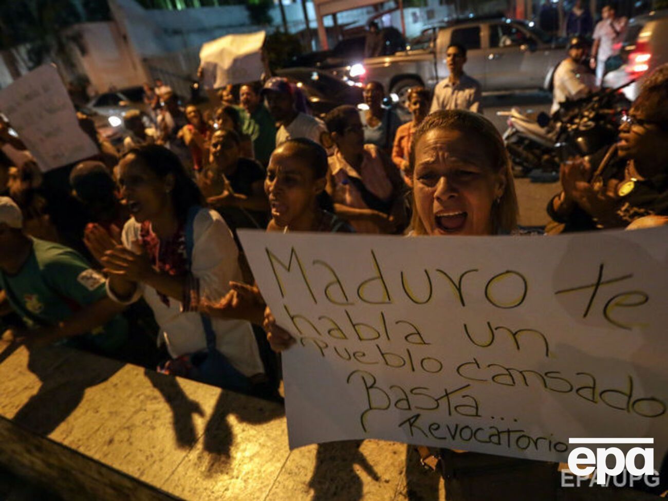 Оппозиция требует, чтобы Мадуро предстал перед судом