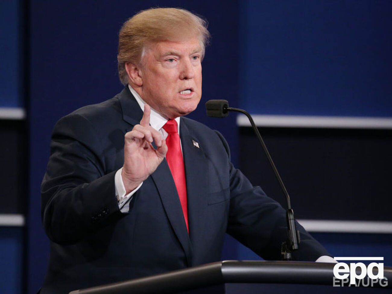 У Трампа признали преимущество Клинтон