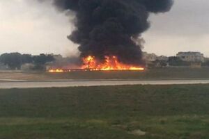 Самолет упал в аэропорту Мальты сегодня утром