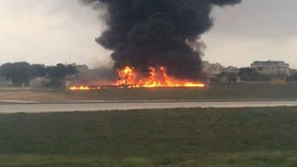 Самолет упал в аэропорту Мальты сегодня утром