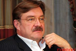 По словам Киселева, у президента Украины Петра Порошенко "есть предел маневра и нет политического ресурса", чтобы согласиться на проведение выборов на оккупированной части Донбасса