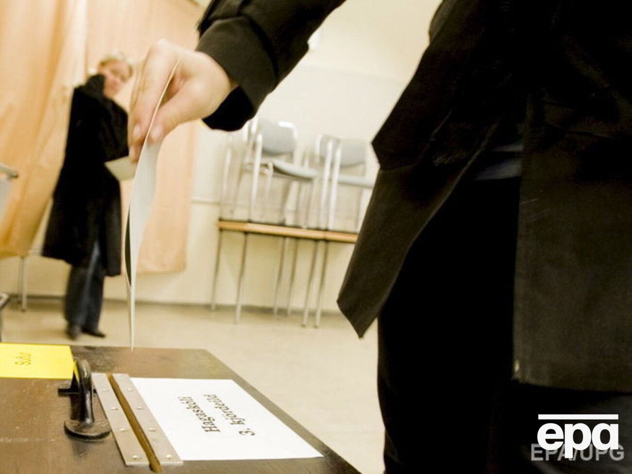 За неделю до выборов исландские избиратели отдают предпочтение Пиратской партии