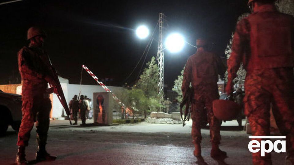 116 человек получили ранения в результате нападения на полицейский колледж в Кветте