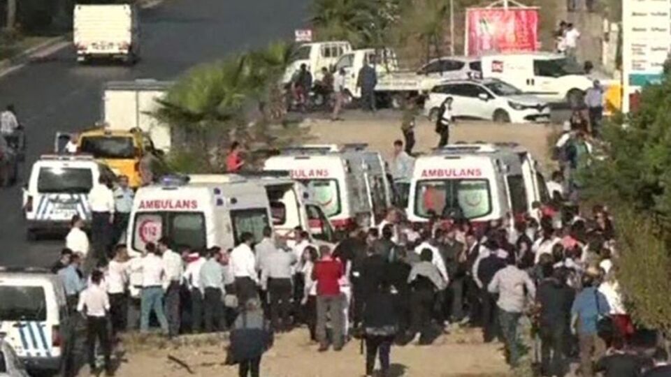 На место происшествия были экстренно направлены несколько машин скорой помощи