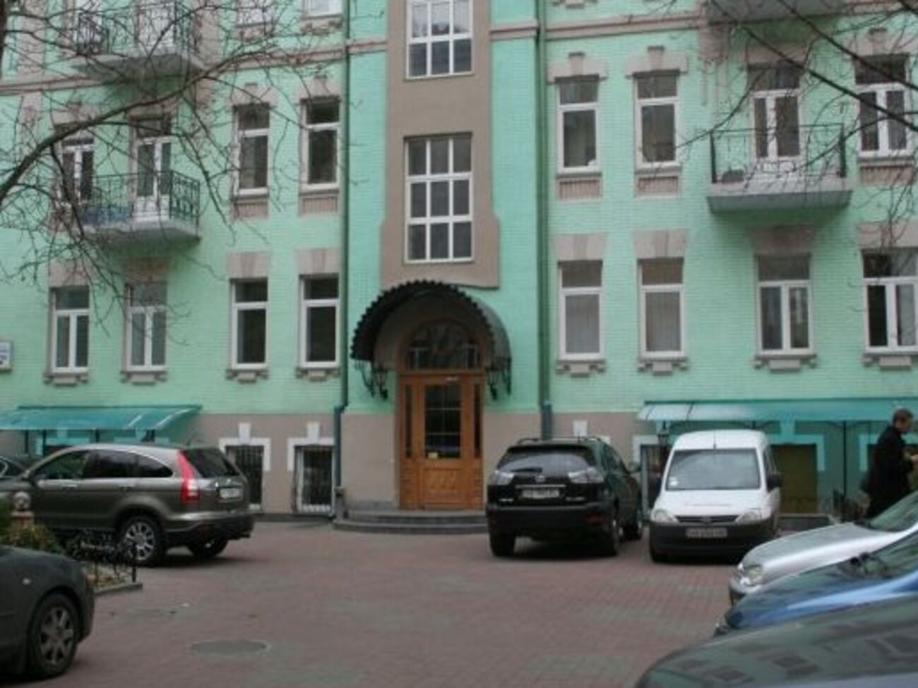 В сентябре этого года весь дом на Эспланадной, 32в, состоящий из десяти квартир, продавался за $5,3 млн