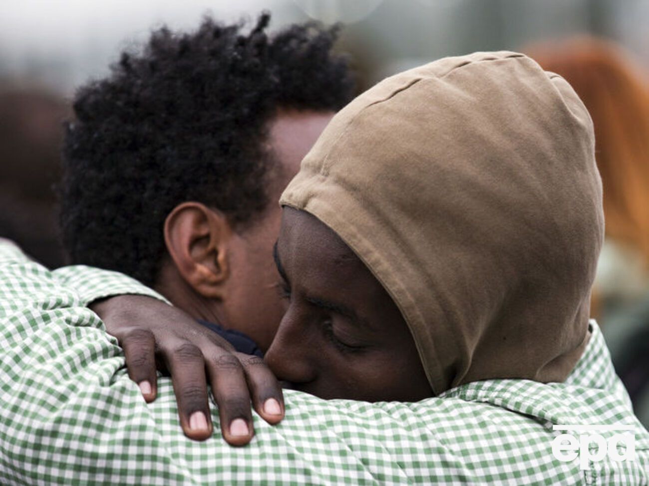 Эвакуация беженцев продолжается второй день