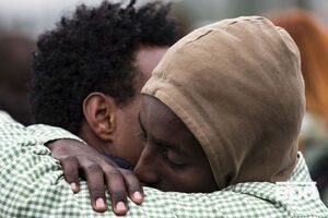 Эвакуация беженцев продолжается второй день