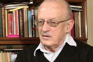 Андрей Пионтковский: Товарищ Сталин тоже сошел с ума и реально готовился к ядерной войне с Западом. Это совершенно не нравилось другим членам Политбюро, и в результате внезапно выяснилось, что у Сталина агональное дыхание Чейна-Стокса