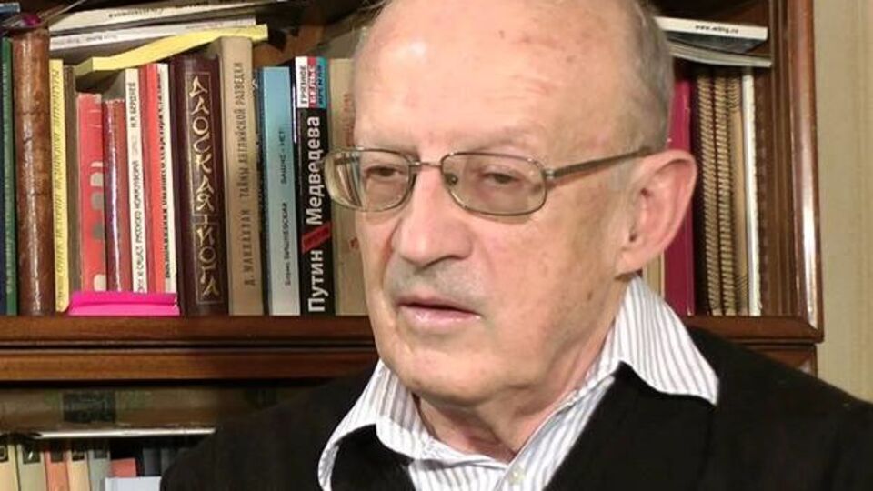 Андрей Пионтковский: Товарищ Сталин тоже сошел с ума и реально готовился к ядерной войне с Западом. Это совершенно не нравилось другим членам Политбюро, и в результате внезапно выяснилось, что у Сталина агональное дыхание Чейна-Стокса