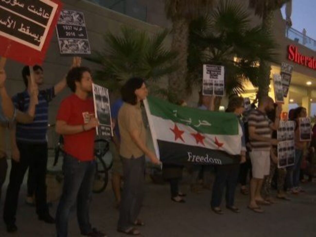 Активисты провели пикет у посольства РФ