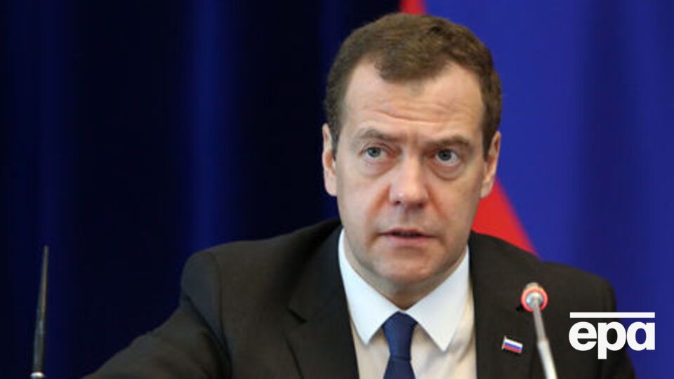 После вынужденного перерыва Медведев продолжил работу, он проводит заседание президиума совета при президенте по модернизации экономики и инновационному развитию