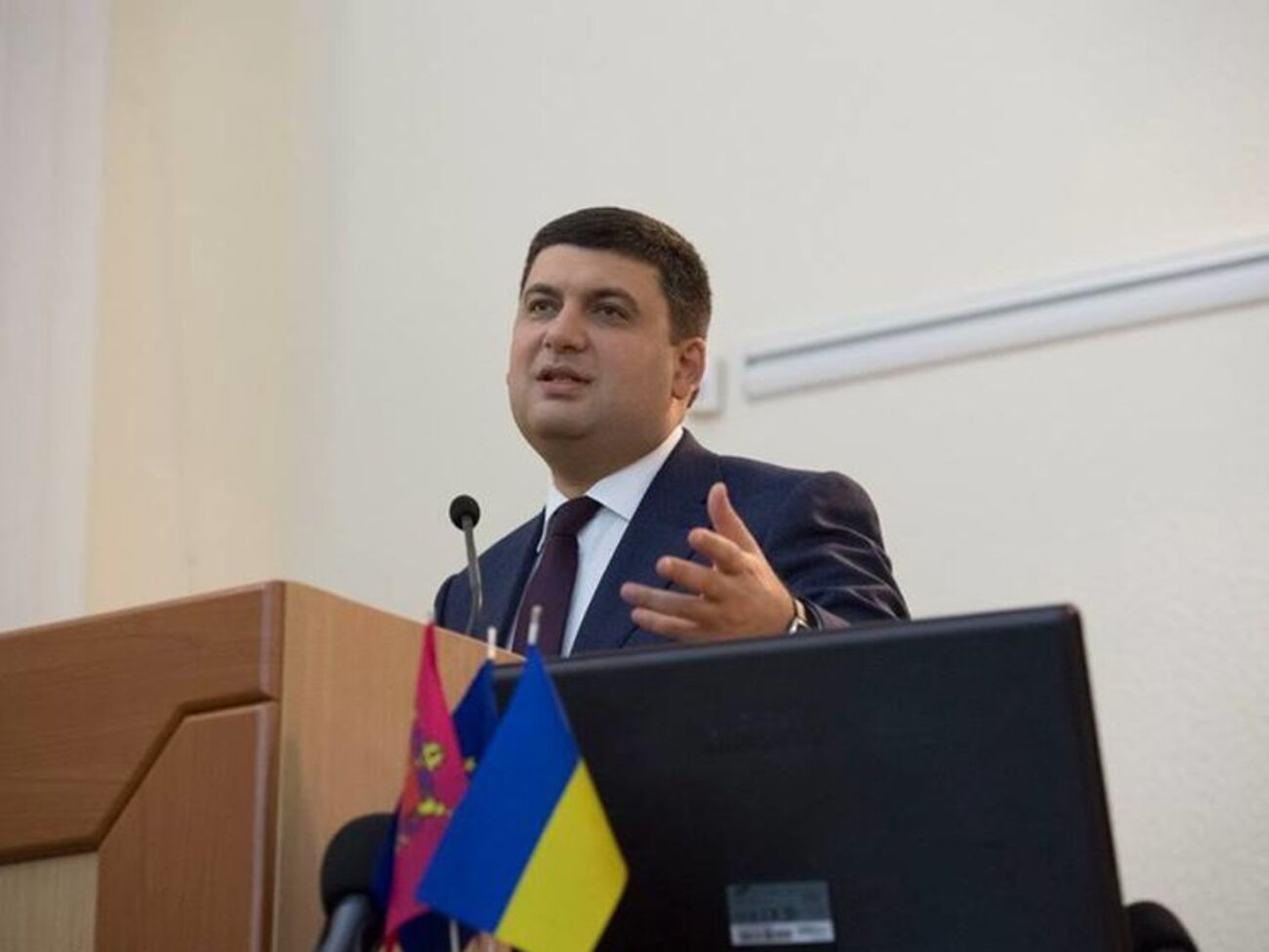 Гройсман:&nbsp;Согласно новым требованиям действующего законодательства это отражено в декларации, которую я сегодня подал