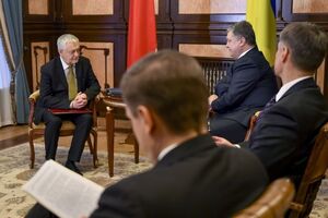 На встрече с послом Польши Порошенко призвал расширить санкции против РФ в связи с невыполнением ею договоренностей