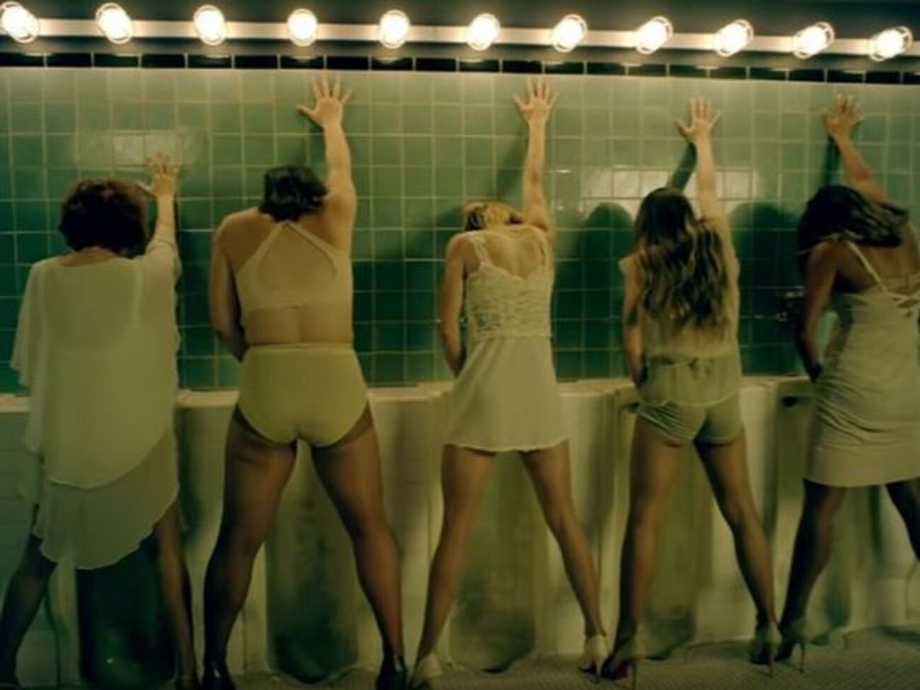 Pussy Riot сняли клип о вагинах