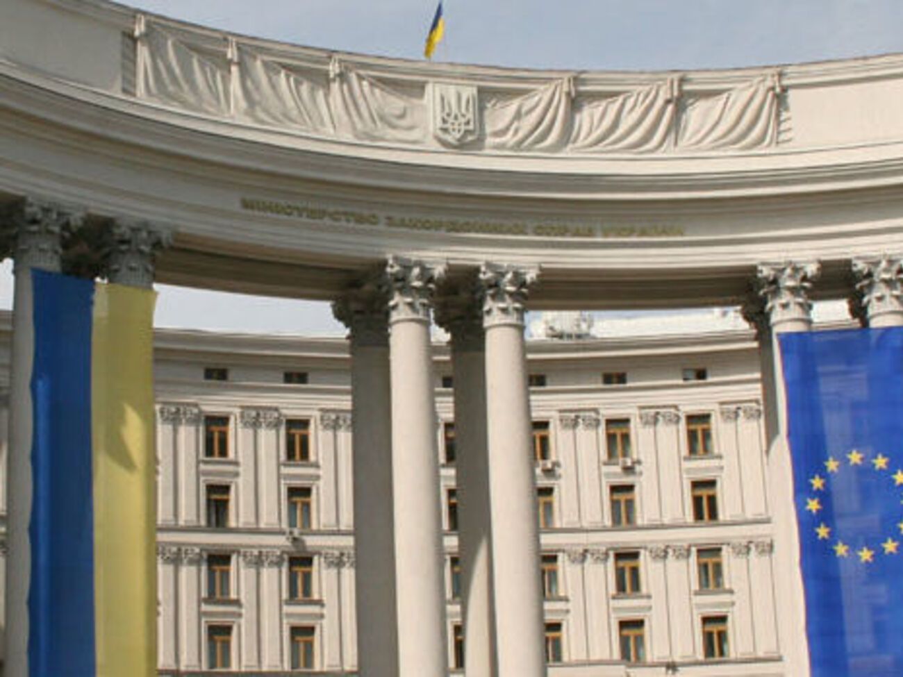 МИД Украины заявляет, что вся ответственность за эти и другие нарушения возлагается на Российскую Федерацию