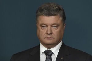 Порошенко: Поручил МИД и другим ведомствам активизировать усилия для скорейшего освобождения всех украинцев в РФ