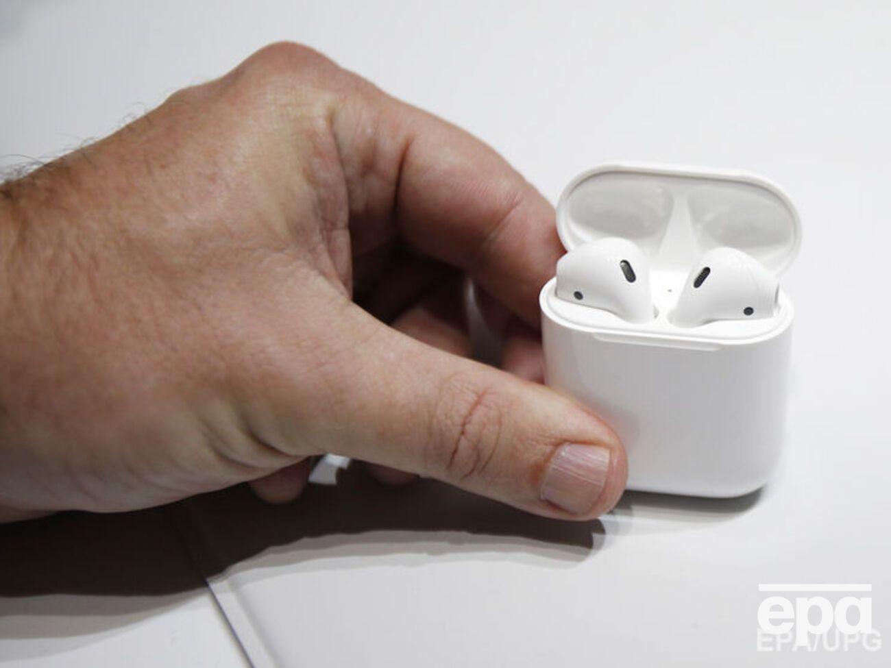 Apple не уточнила, из-за чего отложен старт продаж AirPods