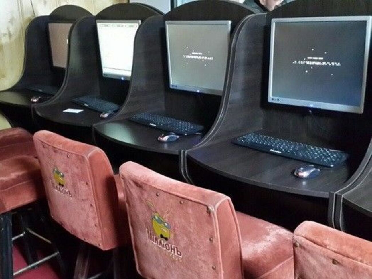 Во время обысков правоохранители изъяли в заведениях большое количество игрового оборудования