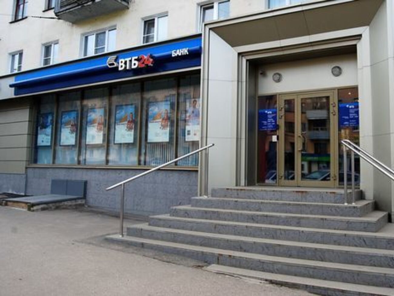 Банк пока не может продать украинские отделения