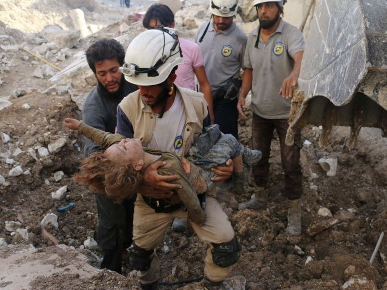 Отмечается, что информация об обстрелах школ в Думе и Алеппо должна "усугубить наше отвращение и негодование"