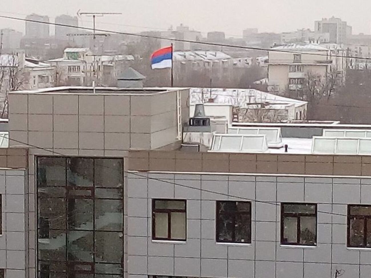 Позже флаг сняли, а потом вывесили правильно