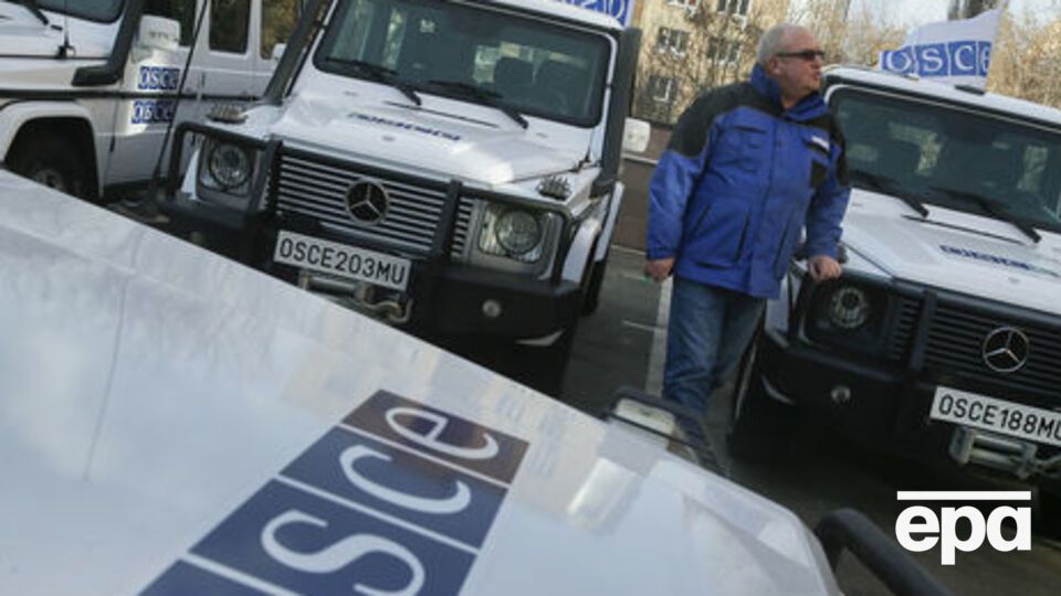 Пуля пробила колесо в авто наблюдателей ОБСЕ