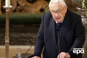 Генри Киссинджеру 93 года