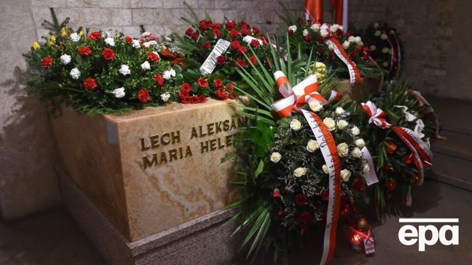 14 ноября прокуратура вскроет могилу погибшего президента Польши Качиньского и его супруги Марии