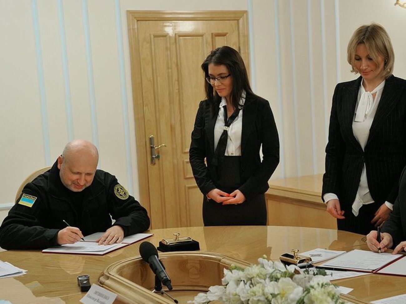 Турчинов подписал меморандум о взаимодействии в целях противодействия российской пропаганде