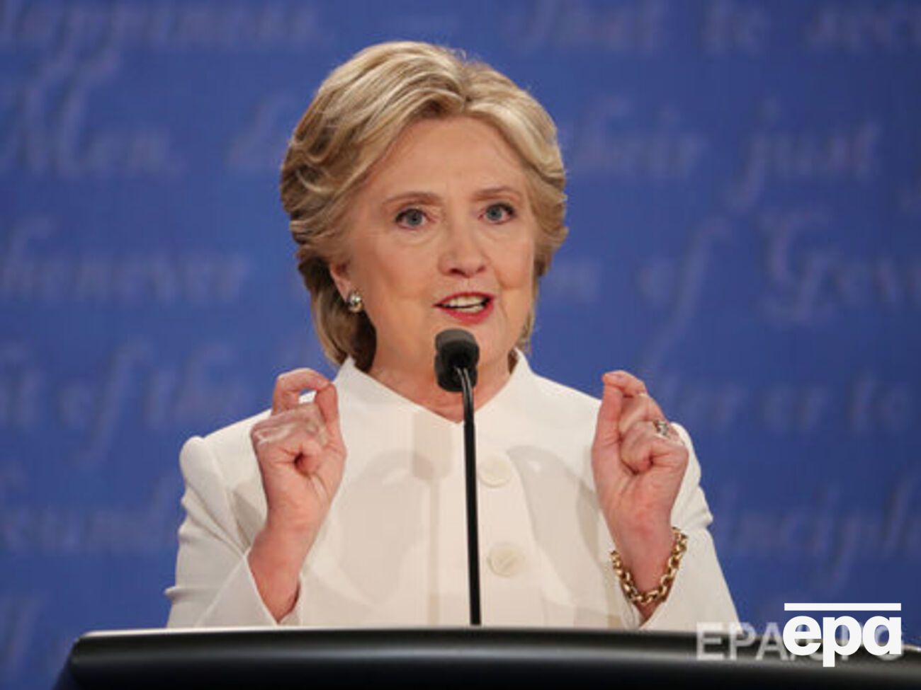 В ФБР не уточнили, как долго ведомство будет проверять новую информацию в отношении Клинтон