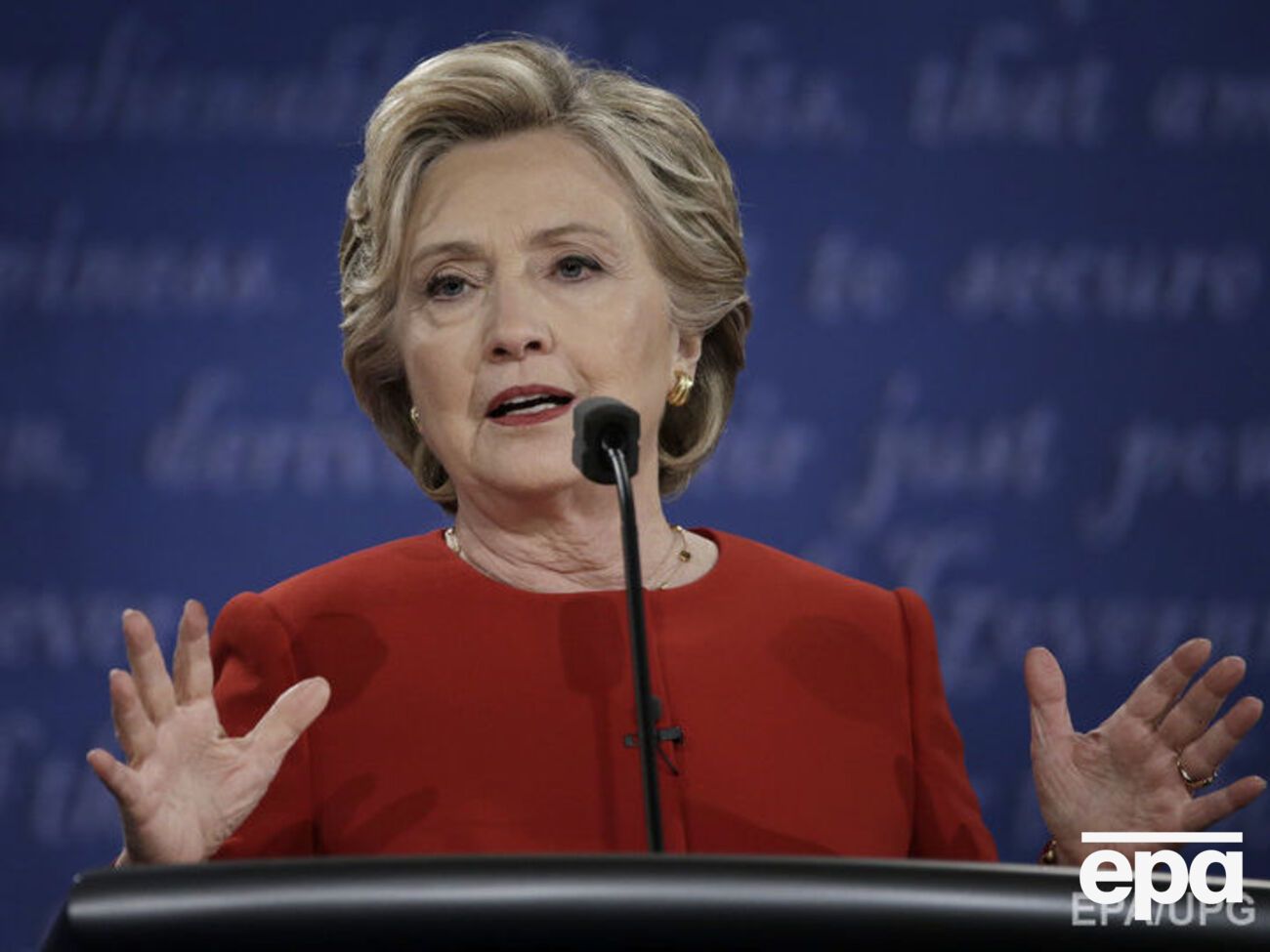 Клинтон: Американцы заслуживают немедленно получить все факты