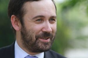 Пономарев заявил, что переписывался с Сурковым раньше, поэтому знает, как работает данный механизм