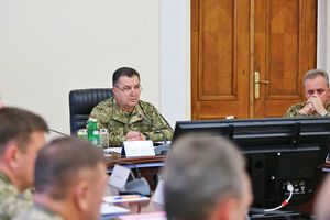 Полторак уволил двух командиров после проверки качества питания в армии