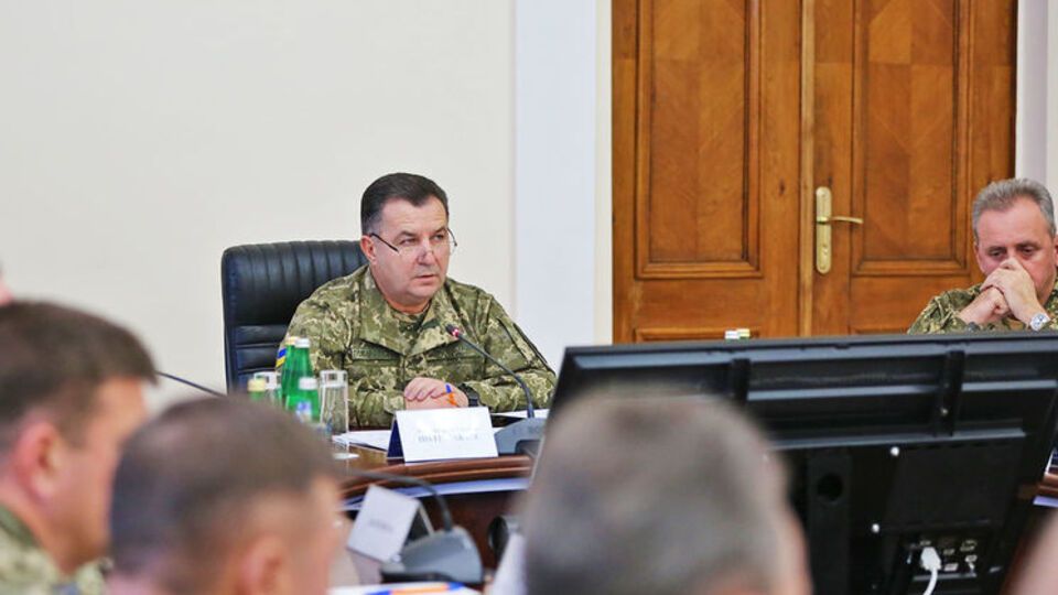 Полторак уволил двух командиров после проверки качества питания в армии