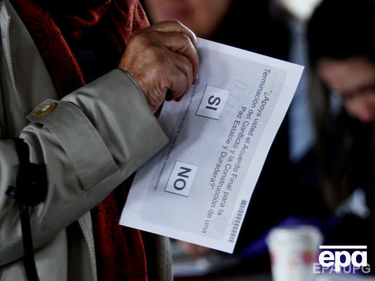 Более половины пришедших на референдум отклонили мирный договор с FARC