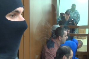 На скамье подсудимых – пятеро чеченцев