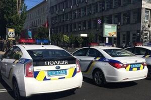 СМИ: Напавшие на полицейского скрылись