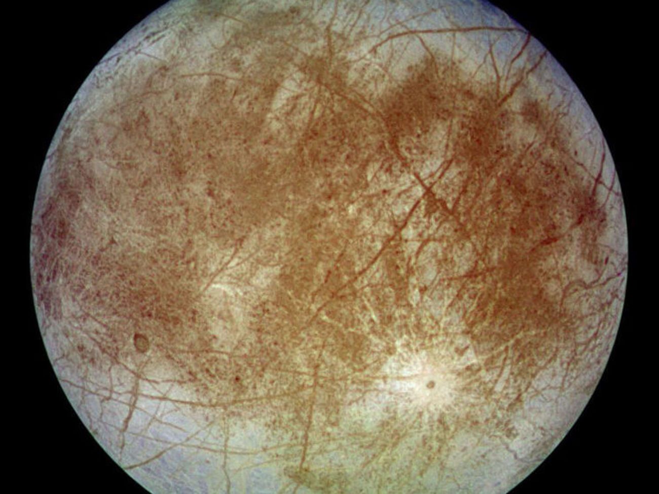 Астрономы из Института исследований космоса получили доказательства существования гейзеров на спутнике Юпитера