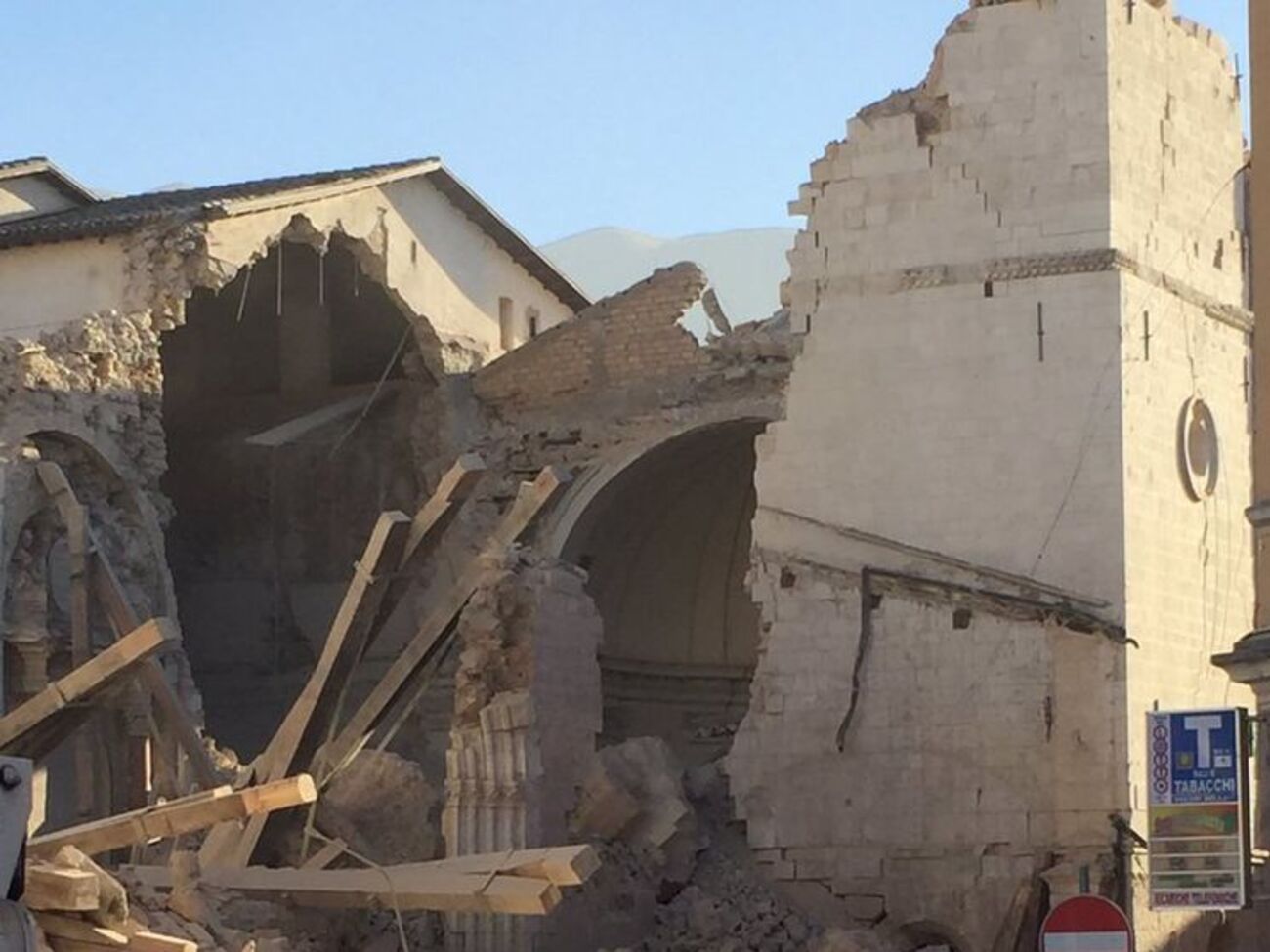 Информации о жертвах и пострадавших пока нет