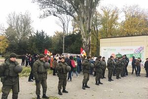 Полиция оцепила место проведения акции