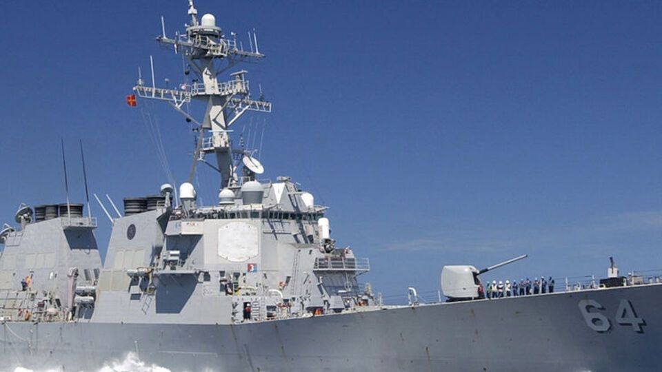 Эскадренный миноносец USS Carney