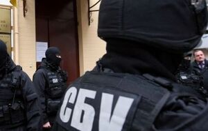 Сотрудники спецслужбы проводят следственные действия в Госрезерве