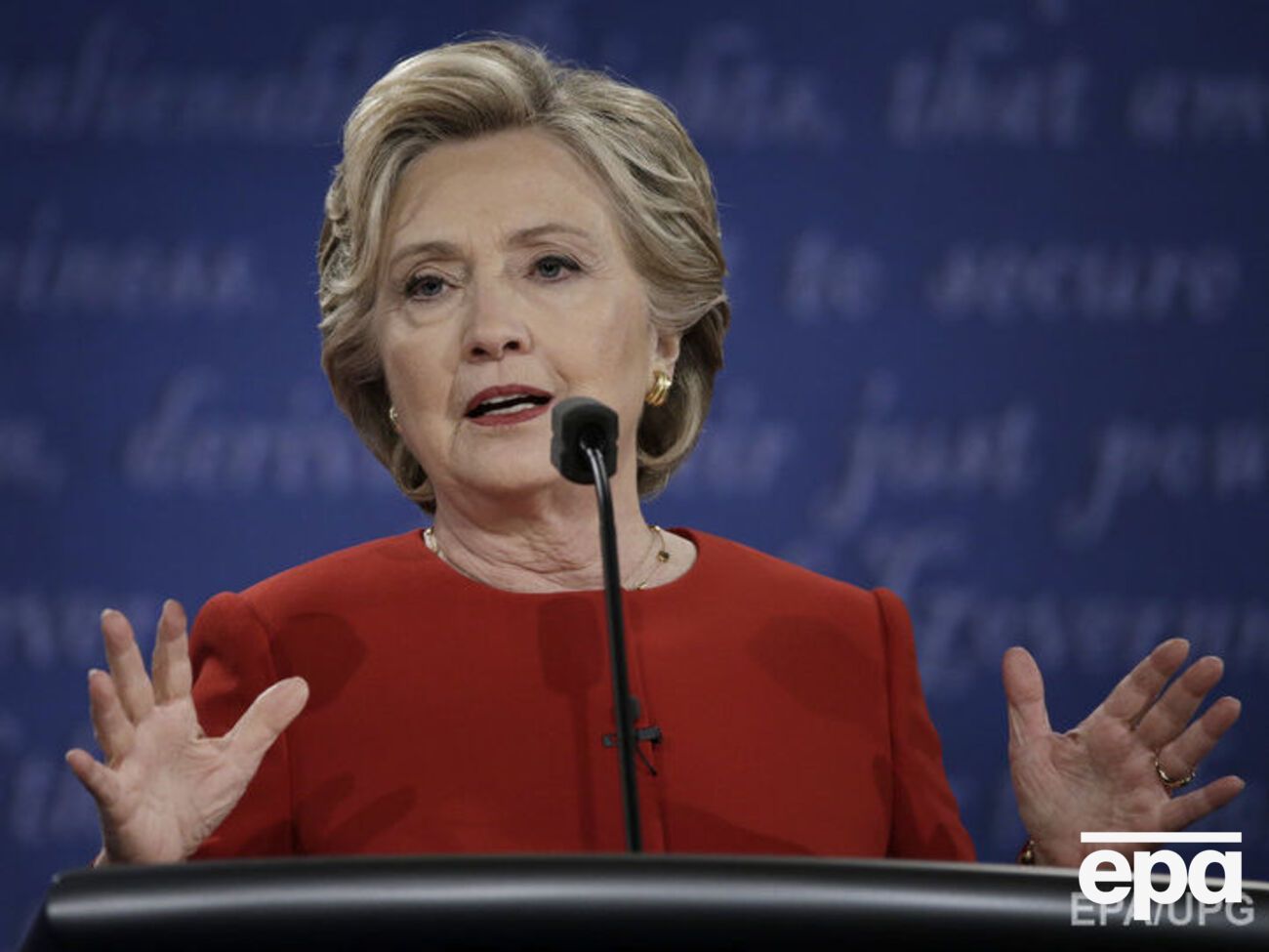 Клинтон за неделю потеряла 11% преимущества над Трампом